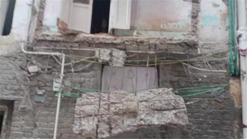 مصرع شاب سقطت عليه شرفة منزل في دمنهور..صور