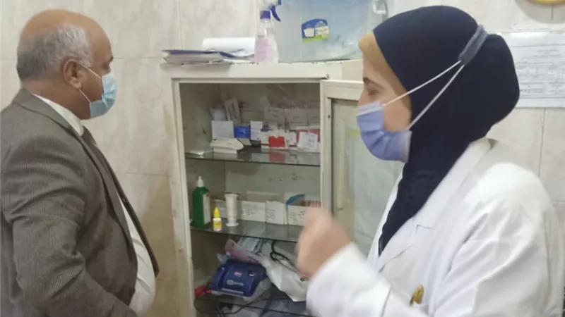 إحالة مدير مستشفي زفتي والطاقم الطبي للتحقيق لتغيبهم عن العمل-صور