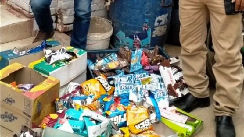 ضبط أغذية منتهية الصلاحية فى الفشن