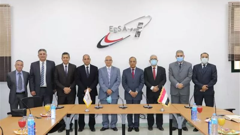 وكالة الفضاء توقع اتفاقا لإنشاء معامل أقمار صناعية تعليمية في الجامعات المصرية