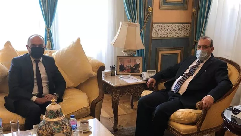 سفير الأردن بالقاهرة يبحث مع نظيره الجزائري تعزيز التعاون بين البلدين