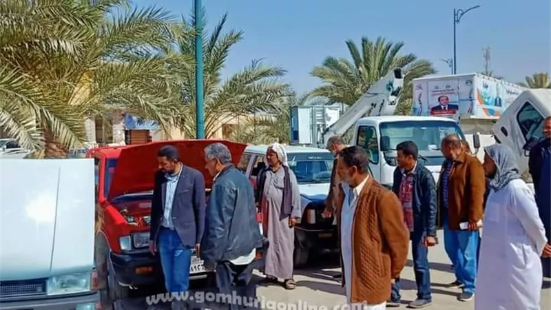 رئيس مدينة سيوة يتفقد مركبات ومعدات الحملة الميكانيكية بعد الانتهاء من رفع كفائتها