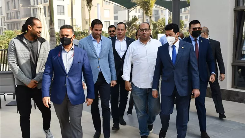 وزيرالشباب يقوم بجولة تفقدية لنادي Club S