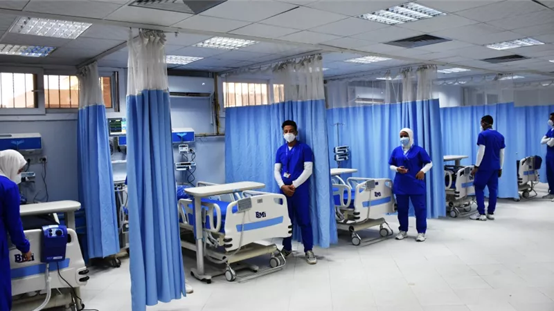 عطية يفتتح وحدة العناية المركزة بالمستشفي الجامعى