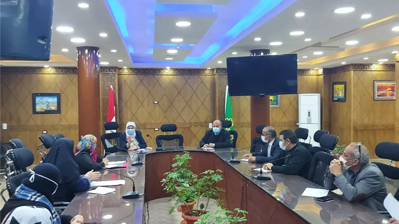 وكيلة تعليم القليوبية تجتمع بموجهي عموم الأنشطة التربوية بالمديرية