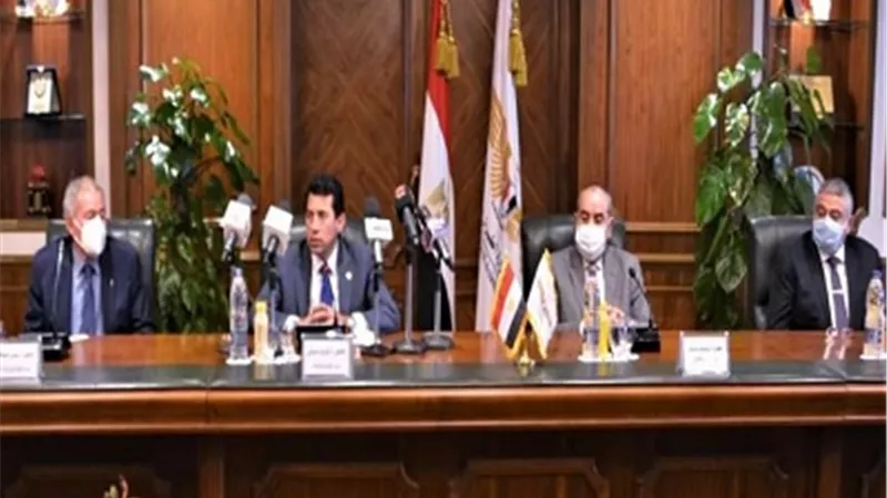 محمد منار يستقبل وزير الشباب والرياضة ورئيس الاتحاد الدولى لكرة اليد