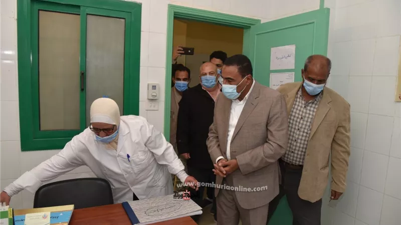 جولة ميدانية لمحافظ مطروح لتفقد مشروعات المبادرة الرئاسية حياة كريمة بقرية سيدى شبيب وحسنبك بالضبعة