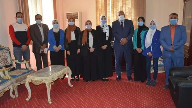 محافظ الوادي الجديد يلتقى ممثلي برلمان الشباب