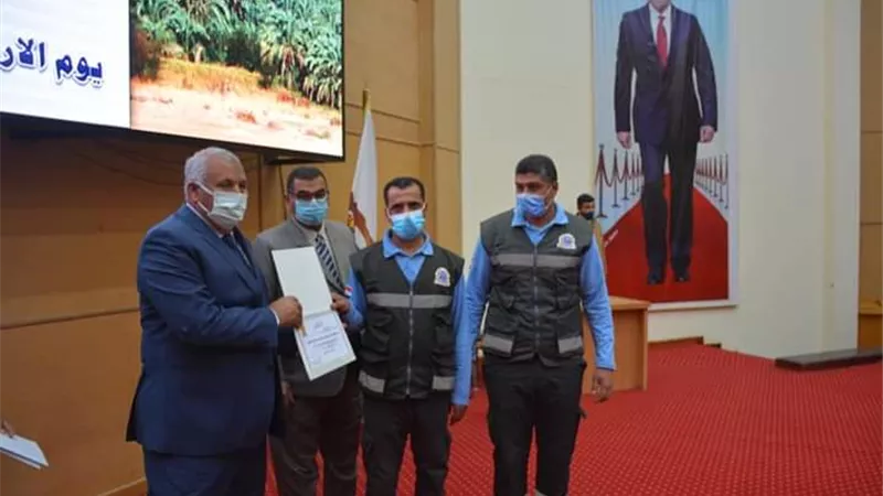 الزملّوط يكرم مسعفين بمرفق اسعاف الوادى الجديد
