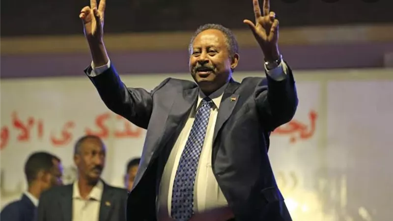 حمدوك يوجه بمعالجة أزمة الوقود والخبز بالسودان