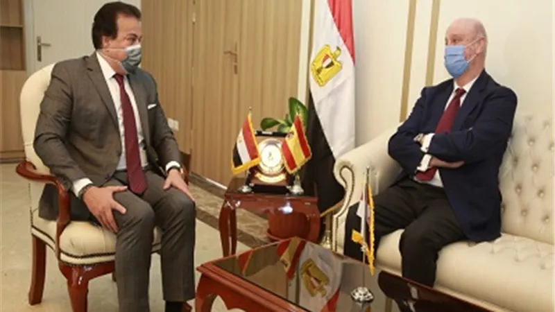 وزير التعليم العالي يستقبل السفير الإسباني بالقاهرة