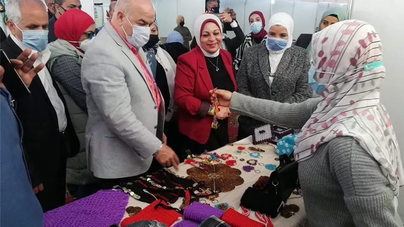 افتتاح معرض للحرف التراثية واليدوية بمركز شباب التجمع الاول