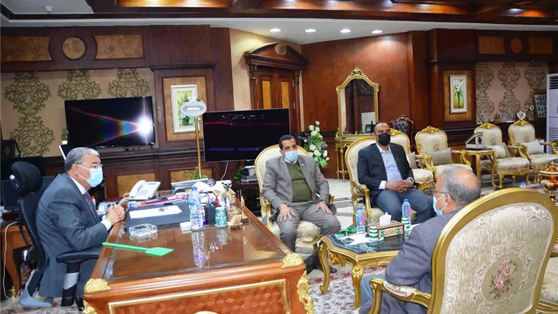 محافظ المنيا : بدء العمل فى تنفيذ مشروعات تطوير 192 قرية بالمحافظة