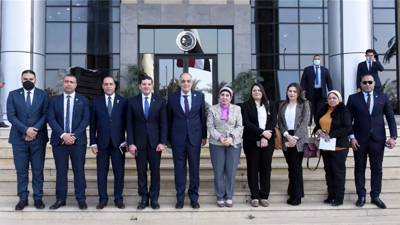 رئيس هيئة الاستثمار يستقبل رئيس وأعضاء لجنة المشروعات المتوسطة والصغيرة ب
