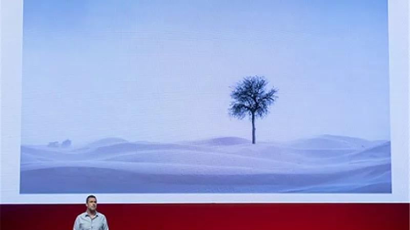 المصور البريطاني أنطوني لام في 