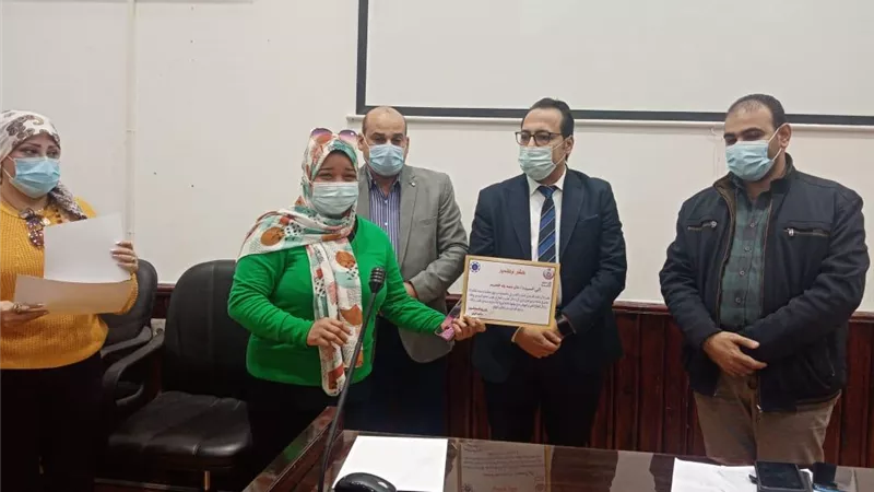 صحة السويس تكرم ابطال الفريق الطبي للمبادرة الرئاسية لرعاية مرضى العزل المنزلي