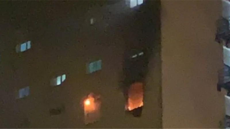 مريض كورونا يشعل النيران في مستشفى تلقى فيها العلاج