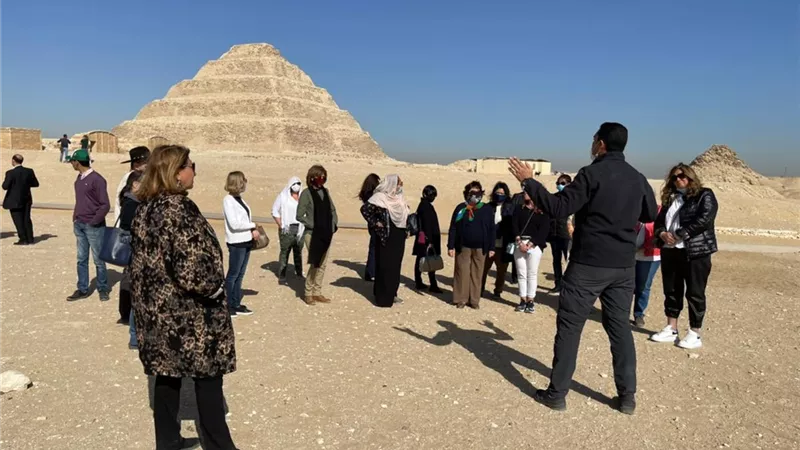 زيارة زوجات سفراء ٢٠ دولة بالعالم بمرافقة حرم وزير الخارجية إلى منطقة آثار سقارة