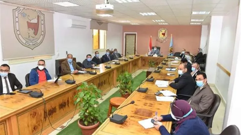 مركز تسويق خدمات جامعة سوهاج يستعرض ماتم إنجازه.. بالصور