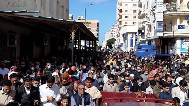 الالاف من ابناء مطروح يشيعون جنازة الفنان علي حميدة بمقابر مرسي مطروح