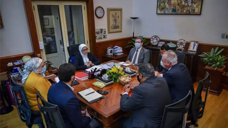 وزيرة الصحة تبحث مع شركة 