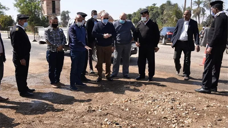 محافظ الأقصر يتفقد موقع هبوط أرضى بكمين يسى ويوجه بإصلاحه على الفور