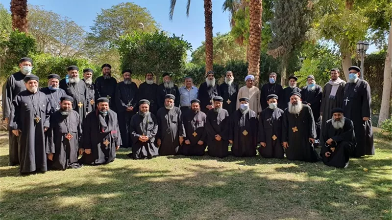 النائب حمدى سعد يطمئن على صحة الأنبا بيمن أسقف نقادة وقوص