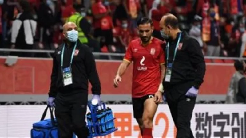 طبيب الاهلى يكشف مدة غياب معلول عن المباريات بسبب الاصابة