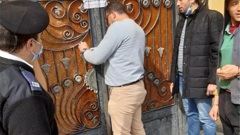 جهاز دمياط الجديدة يغلق ويشمع 10محلات وبدرومات مخالفة بالتعاون مع شرطة.. بالصور