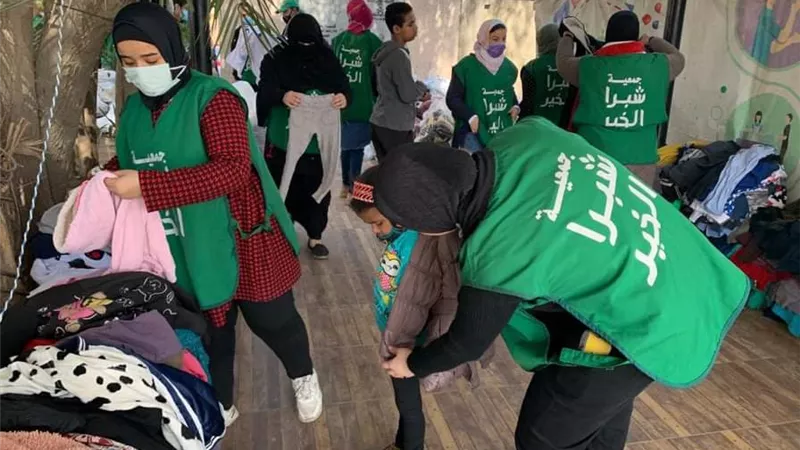 ضمن مبادرة حياة كريمة: شبرا الخير توزع ٨٠٠٠ قطعة ملابس على أسر المعيلات بشبرا الخيمة