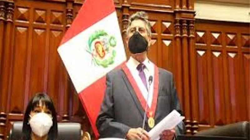 استقالة وزيرة صحة بيرو إثر تطعيم الرئيس السابق ضد كورونا