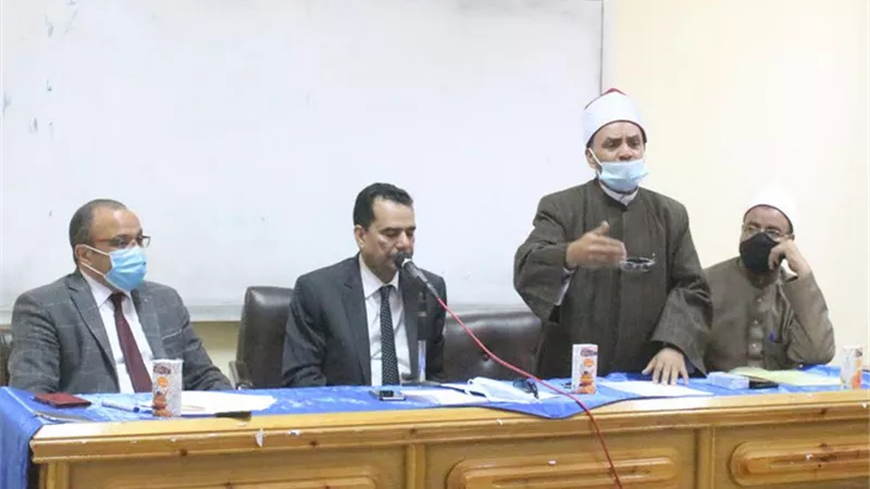 بدء فعاليات دورة تدريب الأئمة والواعظات بجامعة جنوب الوادى