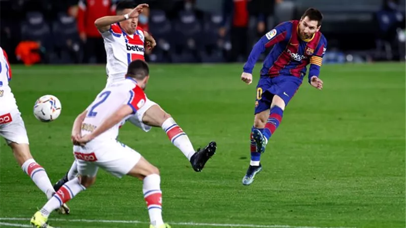 برشلونة يكتسح ألافيس بخماسية ويستعيد وصافة 
