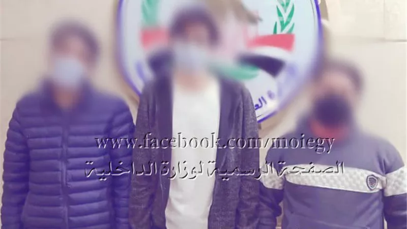 ضبط 3 اشخاص لإنتحال صفة مندوبى اتصالات والإستيلاء على أجهزة العملاء