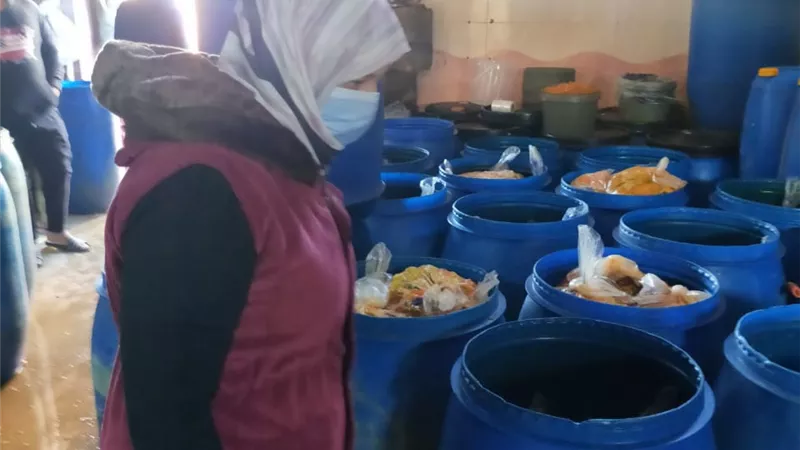 ضبط وإعدام ٣٩ طن أغذية وغلق مصنع للمخللات بديرب نجم