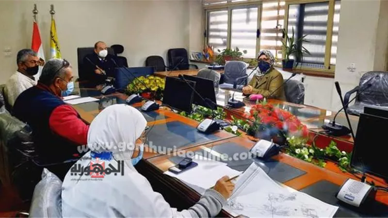 رئيس صرف صحى الأسكندرية يجتمع مع مساعديه لتنفيذ المبادرة الرئاسية