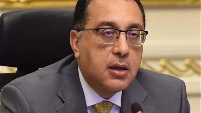 رئيس الوزراء يستعرض تقريرا حول إطلاق فعاليات «المسارح المتنقلة»