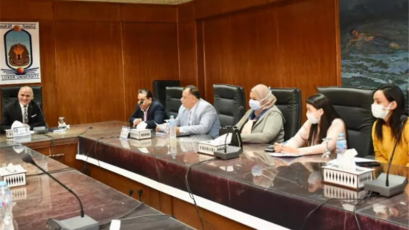 رئيس جامعة الأقصر يستقبل المجموعة الثانية من المكلفات للخدمة العامة دفعة 96