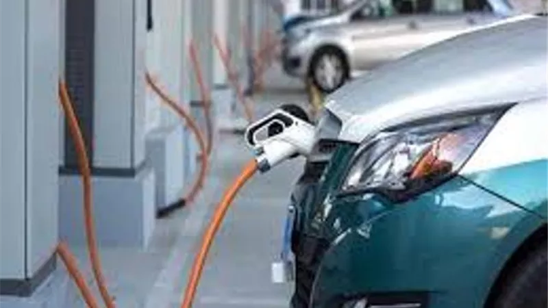 تفاصيل إنتاج أول سيارة كهربائية مصرية بداية 2022.. فيديو