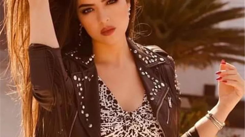 ميرنا جميل تداعب الفانز بصورة جديدة