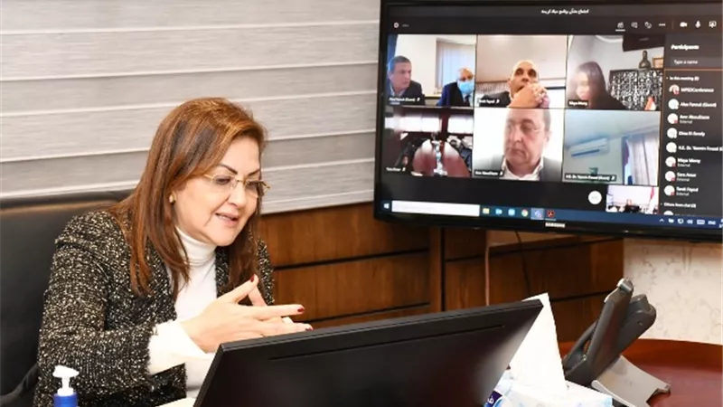 وزيرة التخطيط تبحث مع رؤساء البنوك وشركات التمويل آليات التمكين الاقتصادي في قرى حياة كريمة