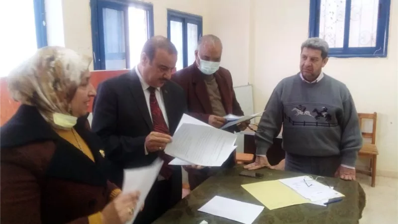 وكيل تعليم مطروح يجتمع مع مسئولي التغذية المدرسية بالإدارات التعليمية
