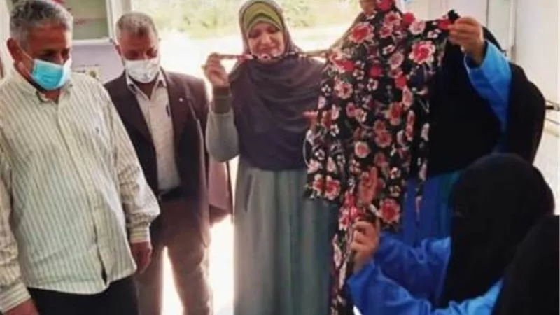 رئيس مدينة سيوة والنائبة فتحية السنوسي يتفقدان أنشطة الورشة المتنقلة بالدكرور.صور