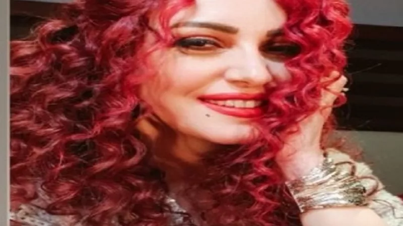 كيرلى أحمر.. ريهام عبد الغفور تفاجئ جمهورها بلوك جديد