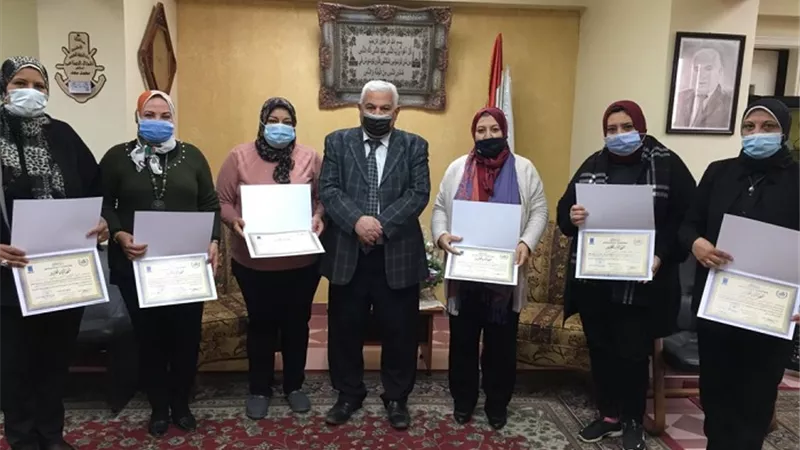 ٢٨٧ مدرسه بالاسكندريه تحصل على شهادة الاعتماد والجوده ومدير التعليم يكرم ادارة الجوده