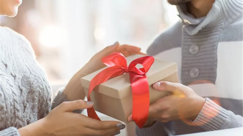 اغرب هدية يمكن ان تقدمها امرأة لزوجها