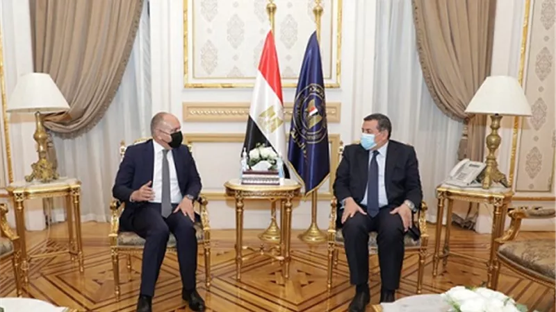 وزير الإعلام والسفير الأردني يؤكدان حرص البلدين على تطوير العلاقات بشتى المجالات