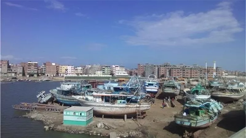 تعطيل حركة الملاحة بميناء البرلس لسوء الاحوال الجوية