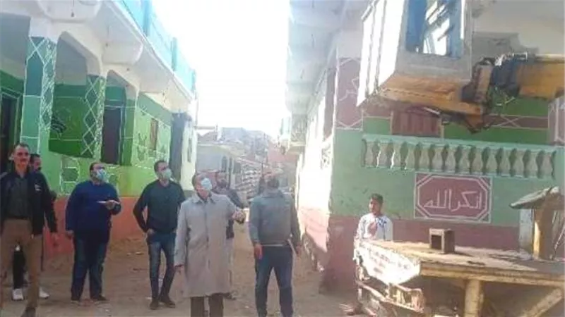 فصل المرافق العامة عن ١٩ مواطنا بفاقوس تعدوا على أراضى أملاك الدولة