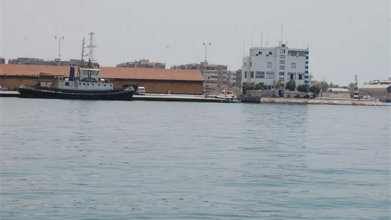 اعادة فتح موانئ السويس بعد تحسن الاحوال الجوية